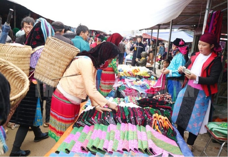chợ phiên Đồng Văn - Du lịch Sapa Hà Giang từ Hồ Chí Minh chợ phiên Đồng Văn - Du lịch Sapa Hà Giang từ Hồ Chí Minh