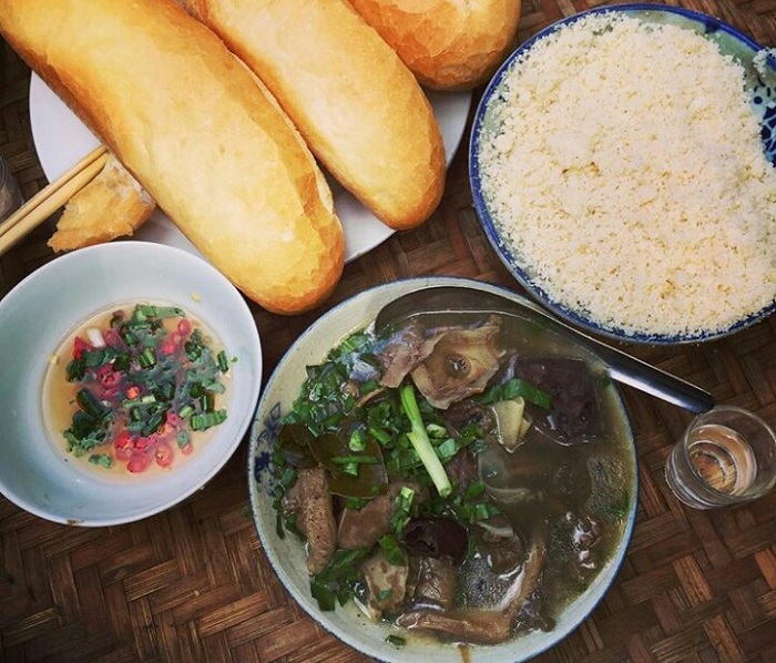 Mèn mén ăn kèm với ớt phơi khô